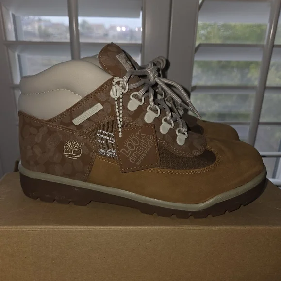 💥TIMBERLAND BOOTS SIZE 6Y/8W MULTI TAN - Picture 1 of 5